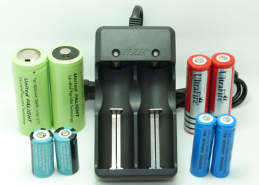 China Knopf-Spitzenbatterie-wieder aufladbares Fackel-Ladegerät des Leichtgewichtler-18650 100% geprüft fournisseur