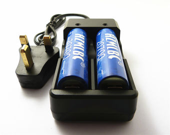 China BRITISCHES Stecker-Akku-Ladegerät 2A für hohe Kapazitäts-Lithium-Batterien fournisseur